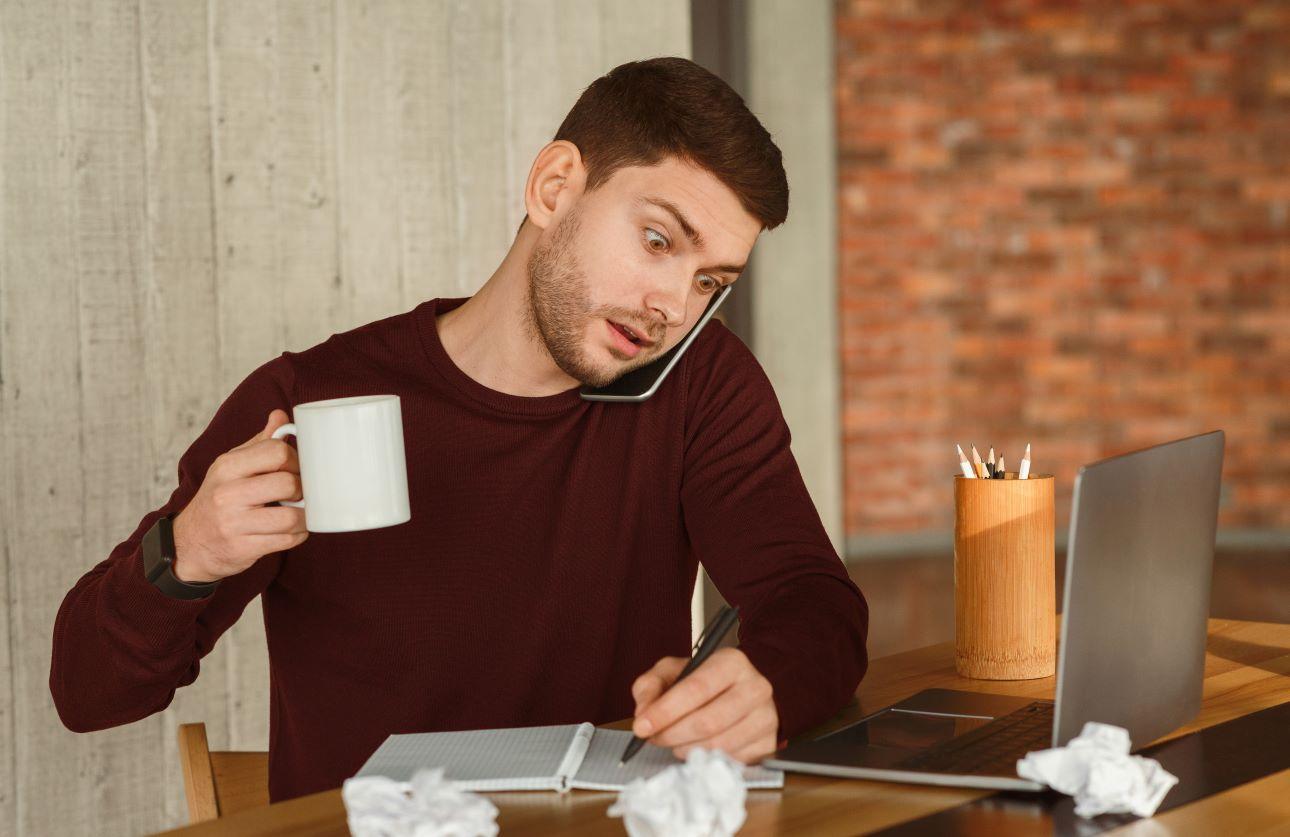 Το σώμα εκπέμπει σήμα κινδύνου όταν συνηθίζουμε να επωμίζομαστε περισσότερα από όσα αντέχουμε/ Φωτογραφία: Shutterstock