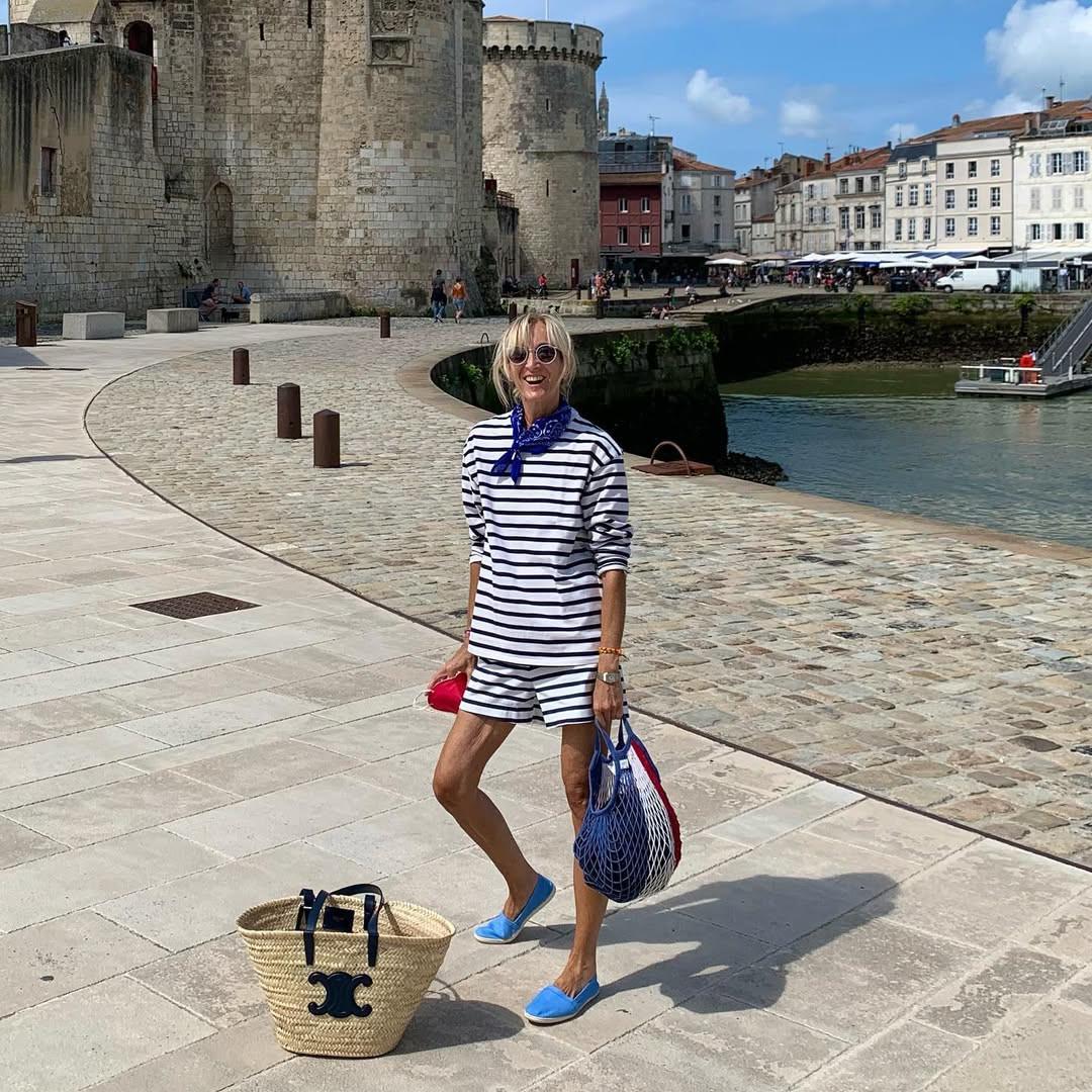 Ναυτικό λουκ/Φωτογραφία: Instagram/mireyajivi