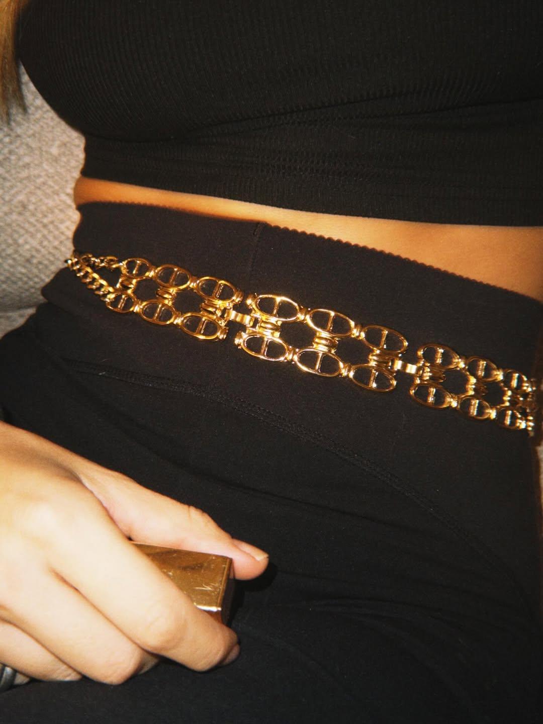 Νατάσα Εξηνταβελώνη/ @exidaveloninatasa