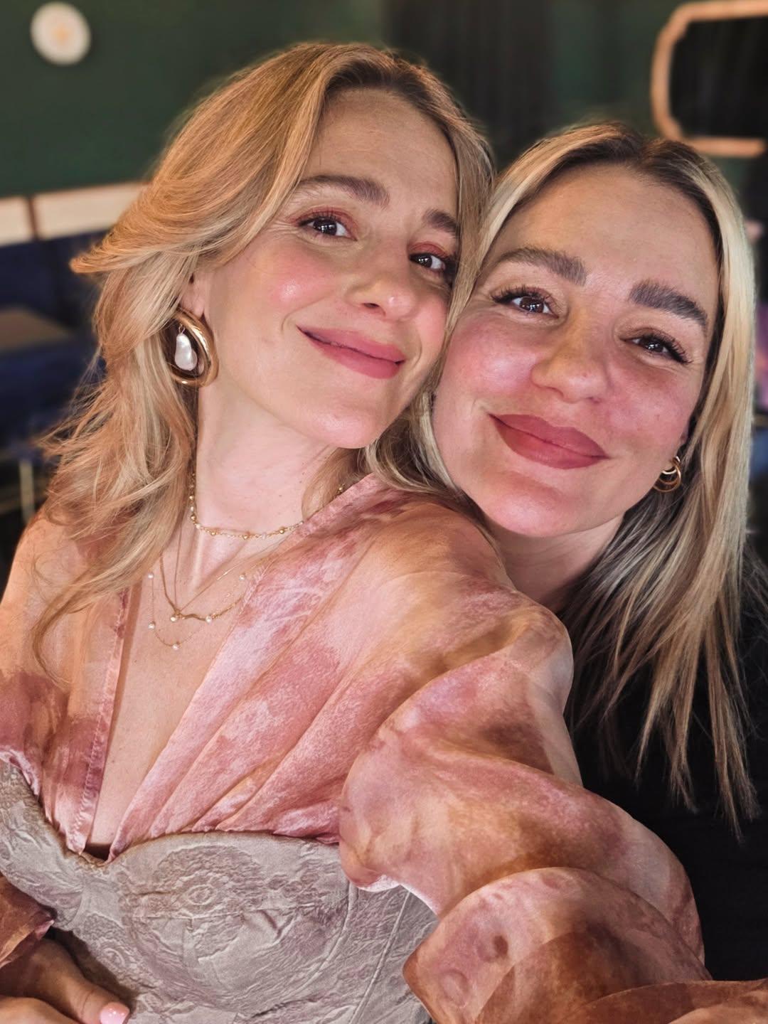 Η Νατάσσα Μποφίλιου με την αδερφή της, Νέλλη/ @natassabofiliouofficial