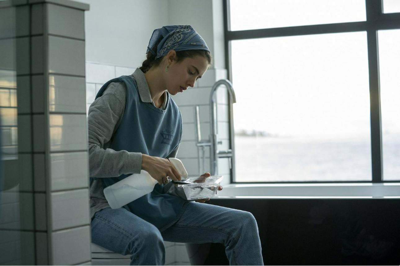 Η Μάργκαρετ Κουάλεϊ στη σειρά Οικιακή Βοηθός/Φωτογραφία: Netflix