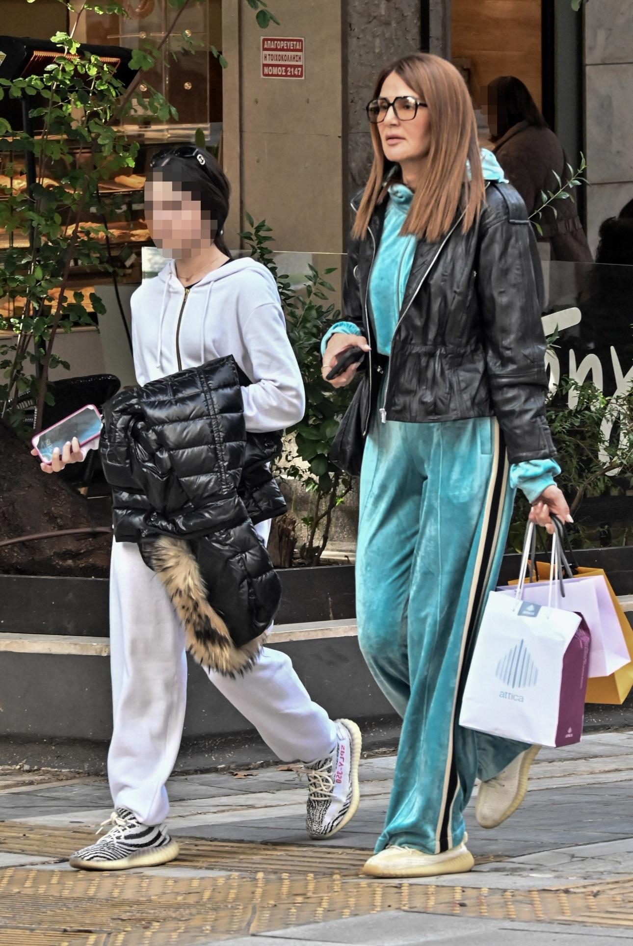 Η Τζένη Τζιβεριώτη με την κόρη της/ NDP Photo Agency