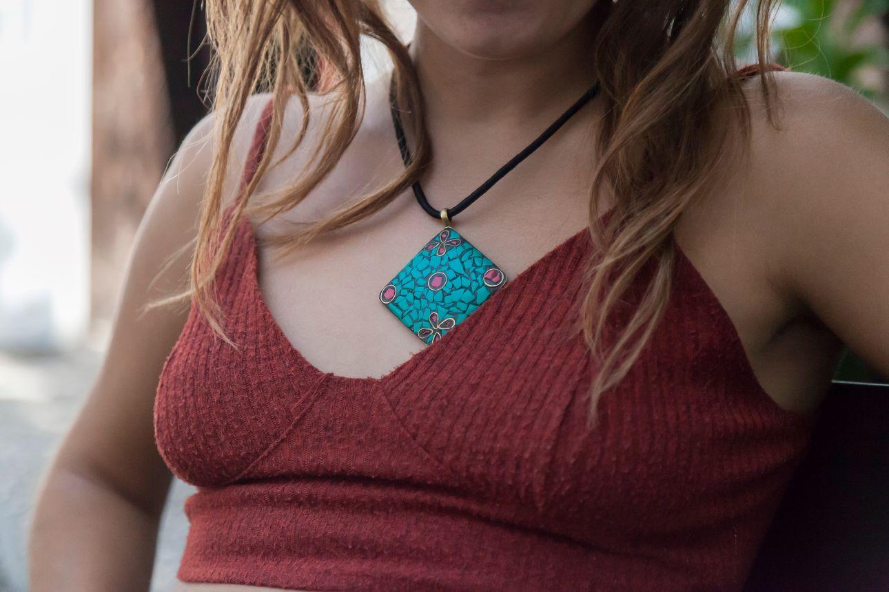 Η γενιά Ζ προτιμά την 'άνεση και επιλέγει να μη φορά σουτιέν/ Φωτογραφία: Shutterstock