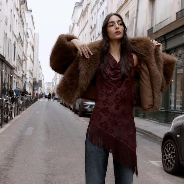 Η Νόρα Ατάλ σε καμπάνια των Zara/Φωτογραφία: Zara