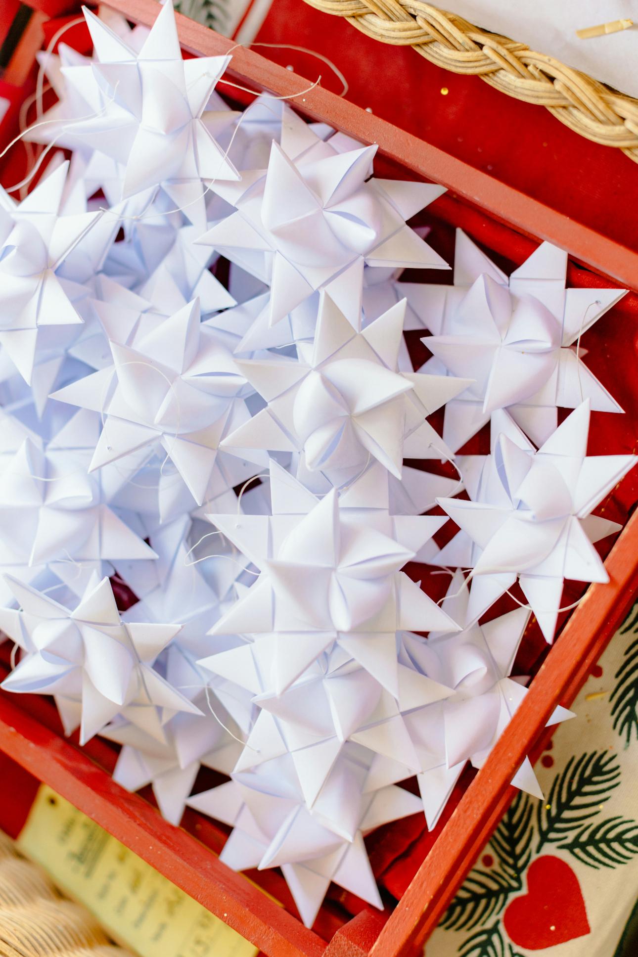 Διακοσμητικά αστέρια origami/ Φωτογραφία: Unsplash