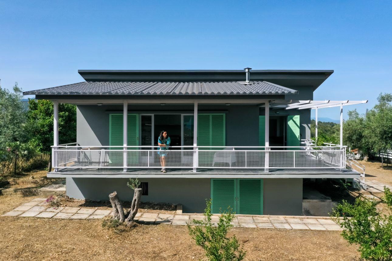 Εξωτερική απόψη του εξχικού σπιτιού/ Φωτογραφία: Μαριάνα Μπίστη  