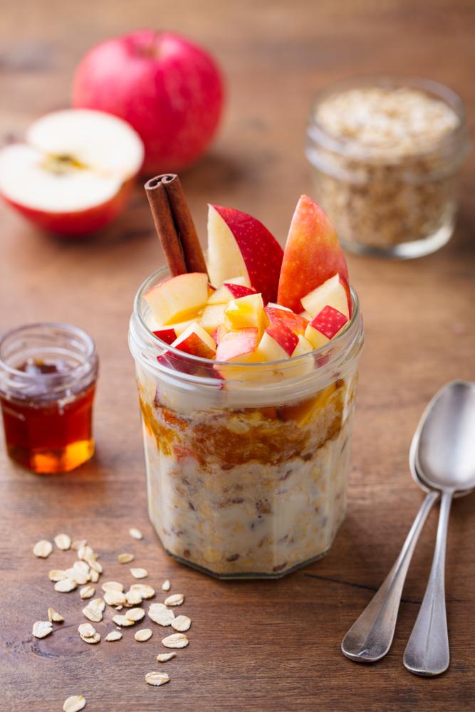 Overnight oats με γεύση μηλόπιτα / Φωτογραφία: Shutterstock