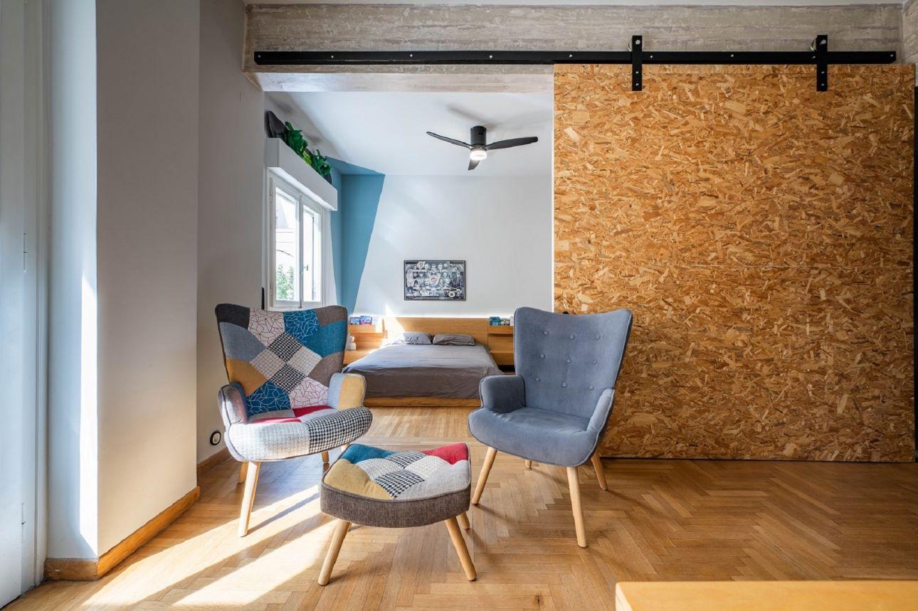 Η επιλεκτική κατεδάφιση τοίχων επέτρεψε στο φυσικό φως να φτάσει σε ολόκληρο το σπίτι/ Φωτογραφία: Γιώργος Δημητρακόπουλος  