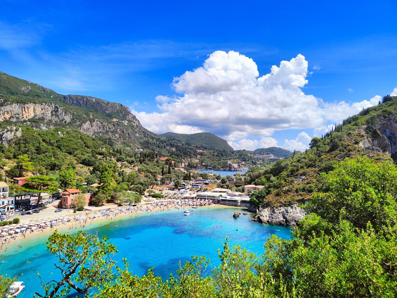 Παραλία Παλαιοκαστρίτσας/ Φωτογραφία: Shutterstock 