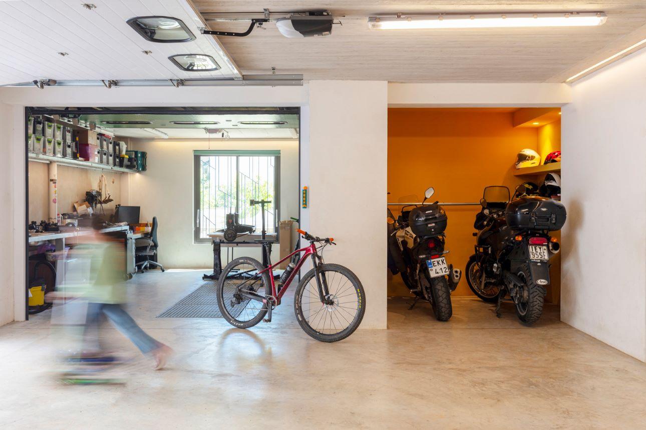 Ο ημιυπόγειος χώρος του σπιτιού αξιοποιείται στο έπακρο/ Φωτογραφίες: Γιώργος Κορδάκης  