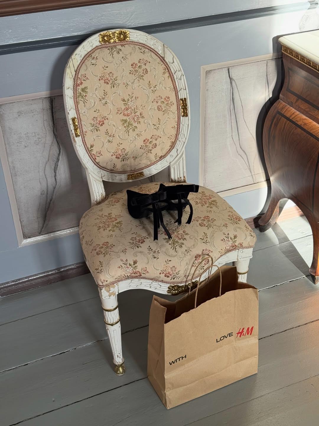 Τα παπούτσια της είναι και αυτά από τα H&amp;M/Φωτογραφία: Instagram/benediktethoustrup