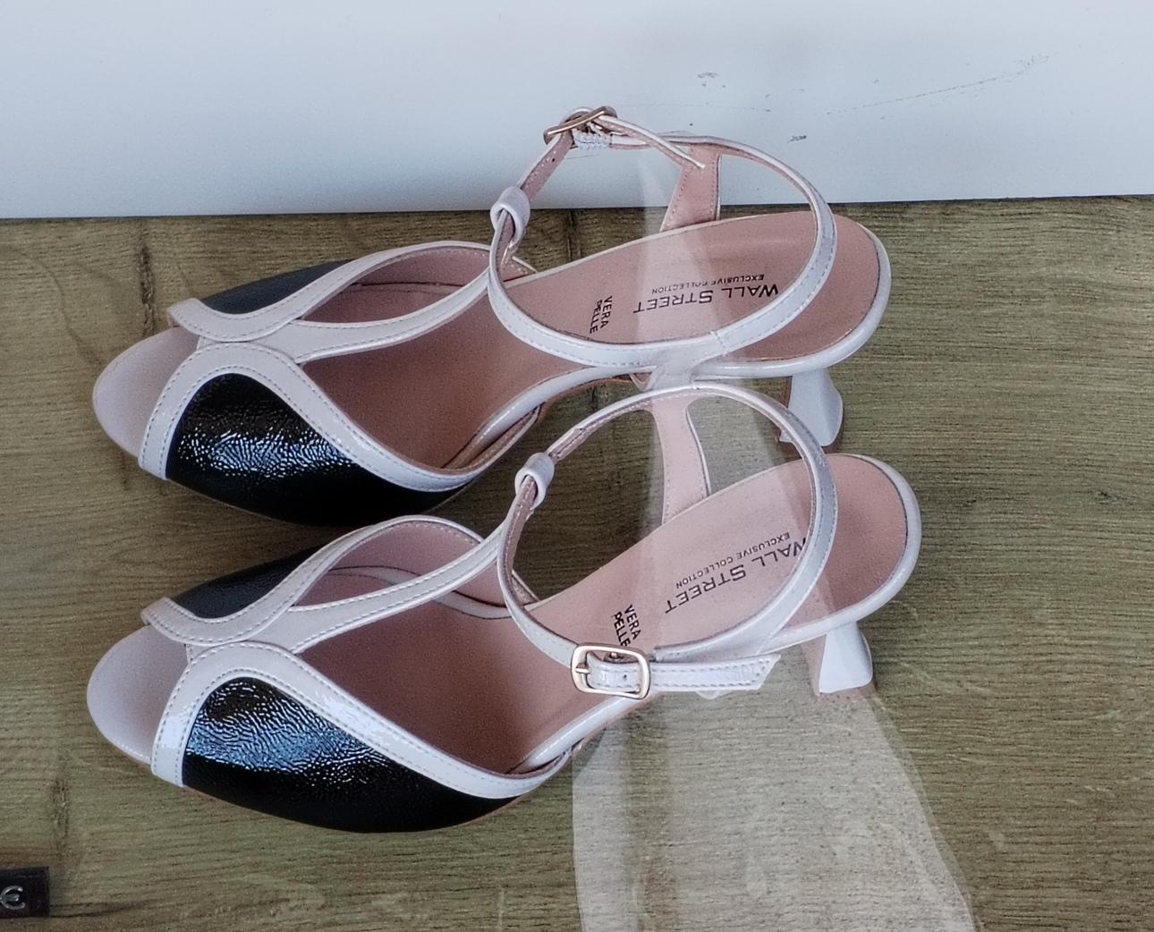 nude mule/Φωτογραφία: ihavenothingtowear.gr