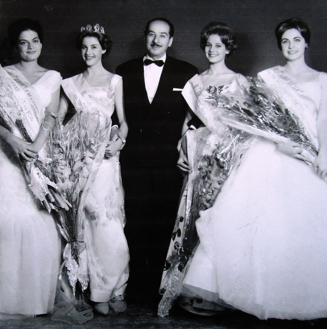 Η Ζωή Λάσκαρη Στάρ Ελλάς 1959. Δίπλα της η Πάρη Λεβέντη. Στο κέντρο ο Βίων Παπαμιχάλης. Δεξιά η Υακίνθη Καραβίτη και η Τζένη Λουκέα/ Φωτογραφία: Facebook/ Εικόνες