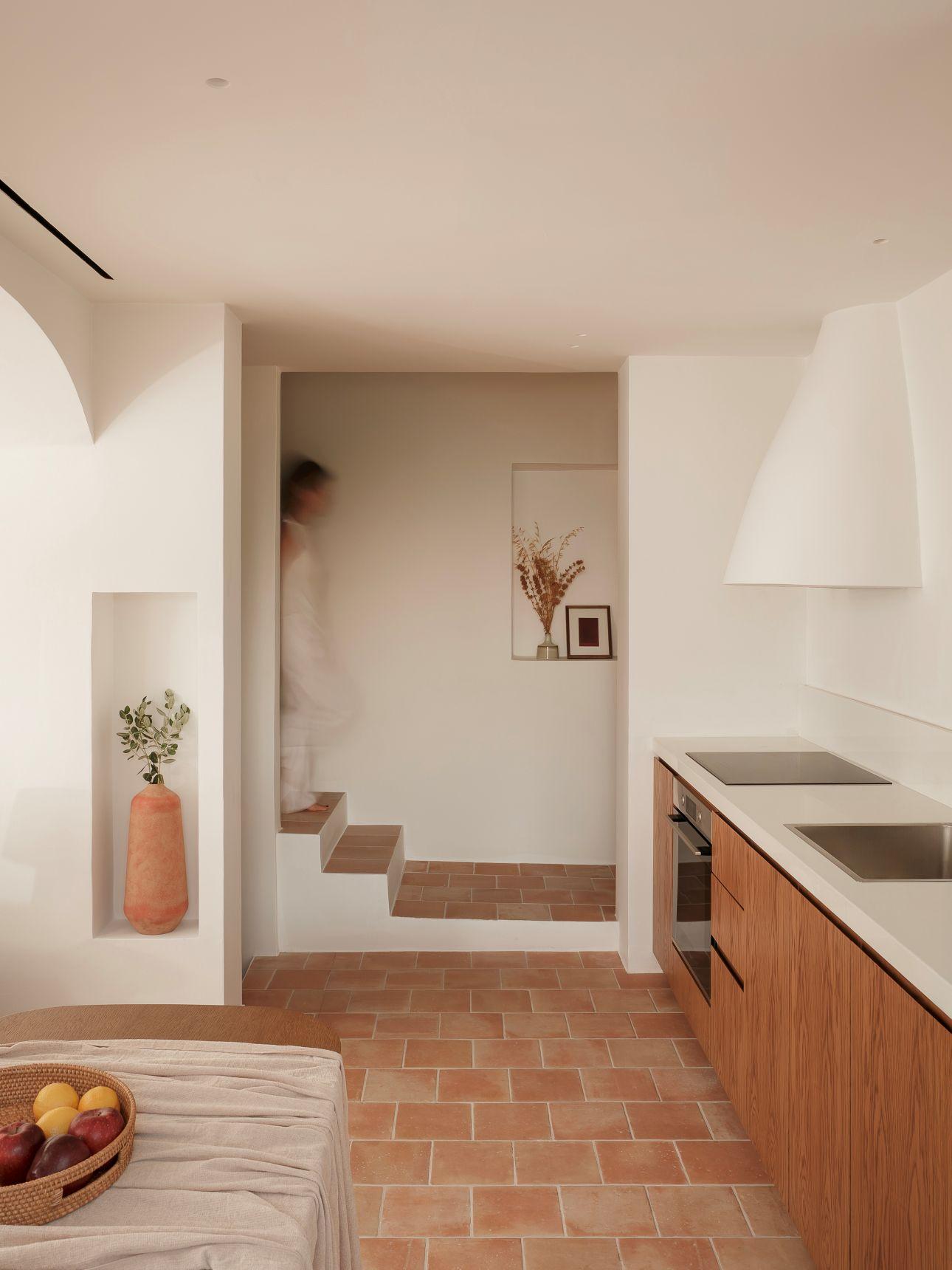 Μέσα από στοχευμένες δομικές ενισχύσεις, η Villa Sol Mare αποκτά νέα πνοή/ Φωτογραφία: Alessandro Kikinas  