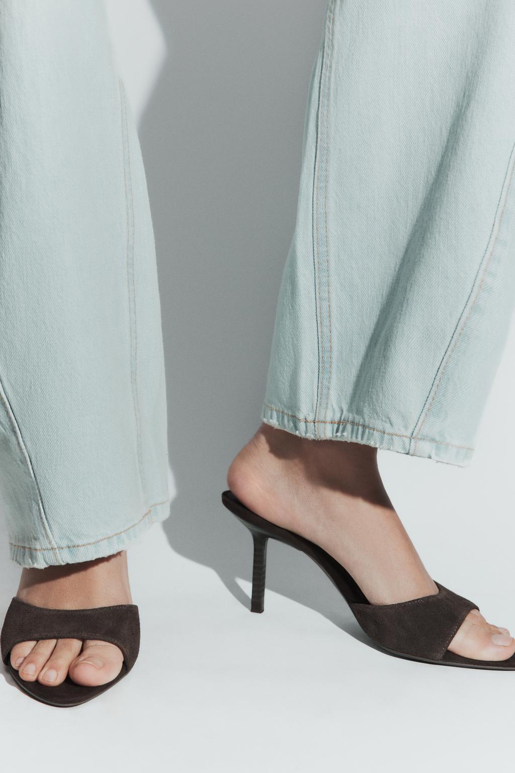 Πέδιλα από σουέτ/Φωτογραφία: Zara