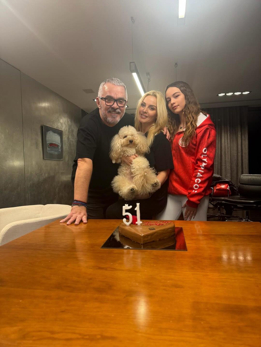 Γιώργος Λύρας και Πέγκυ Ζήνα με την κόρη τους, Ηλέκτρα/@peggyzina_official