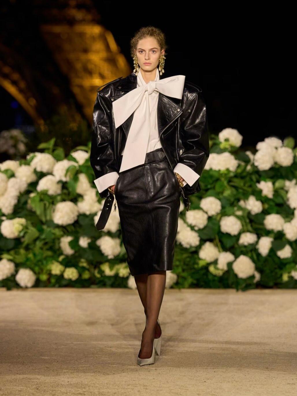 Pencil φούστα του οίκου Saint Laurent/Φωτογραφία: Instagram/saintlaurent