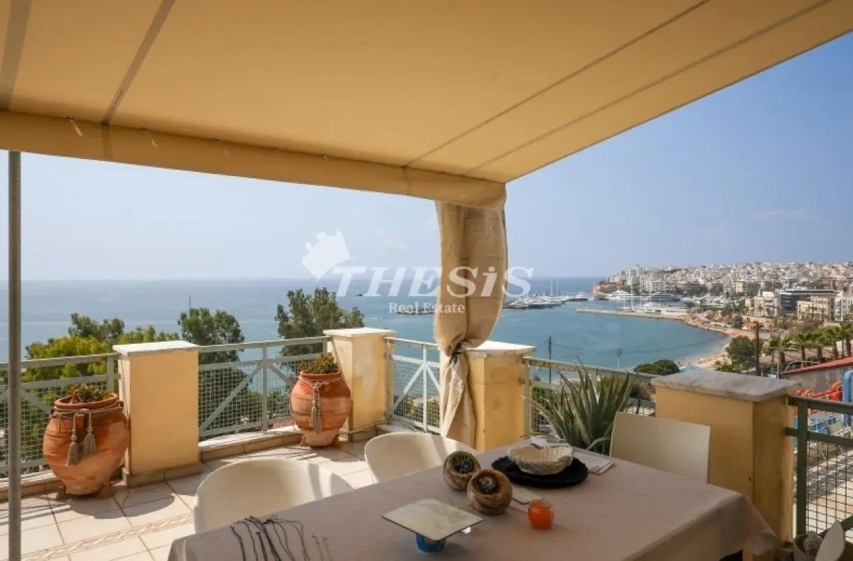 Η συγκλονιστική θέα από τη βεράντα