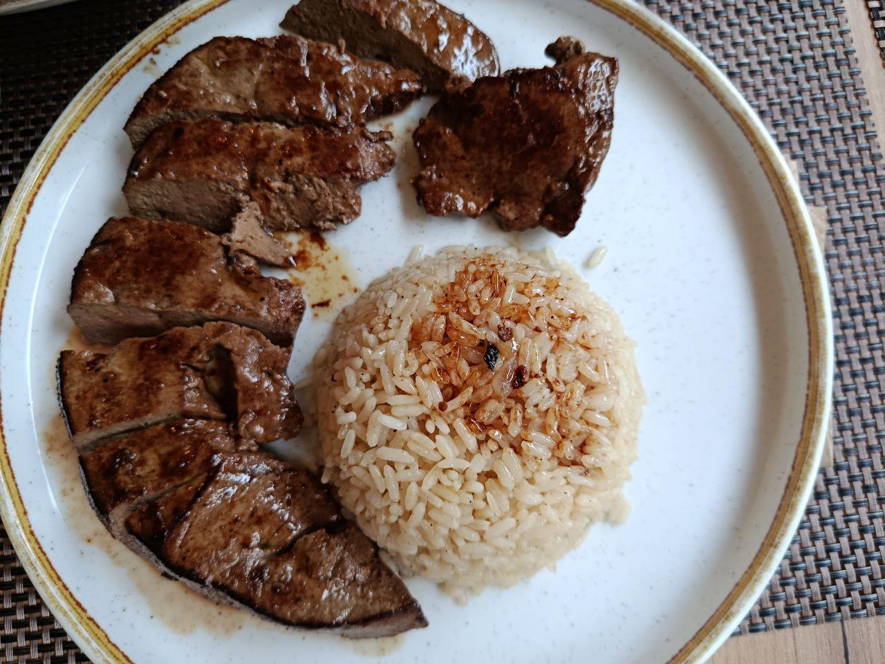 Μοσχαρίσιο συκώτι με ρύζι/ Φωτογραφίες: Χριστίνα Ζάχου για Bovary