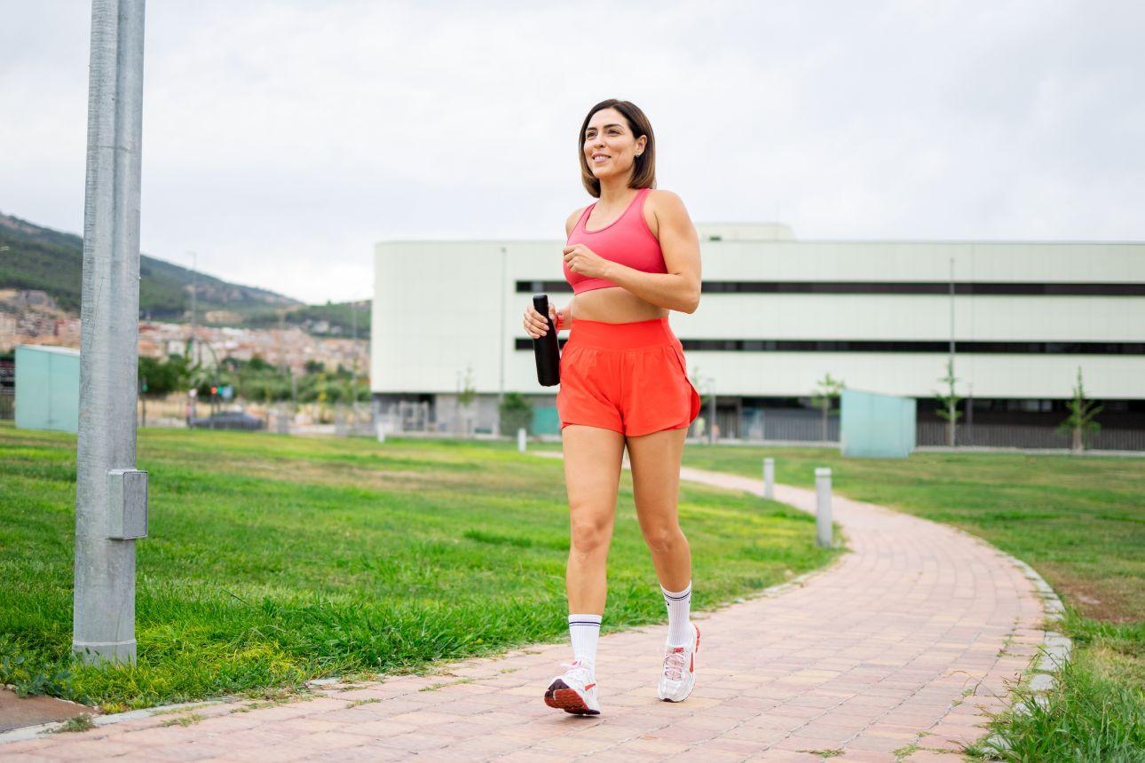 Το Tai Chi Walking βασίζεται σε αργές κινήσεις/ Φωτογραφία: Shutterstock
