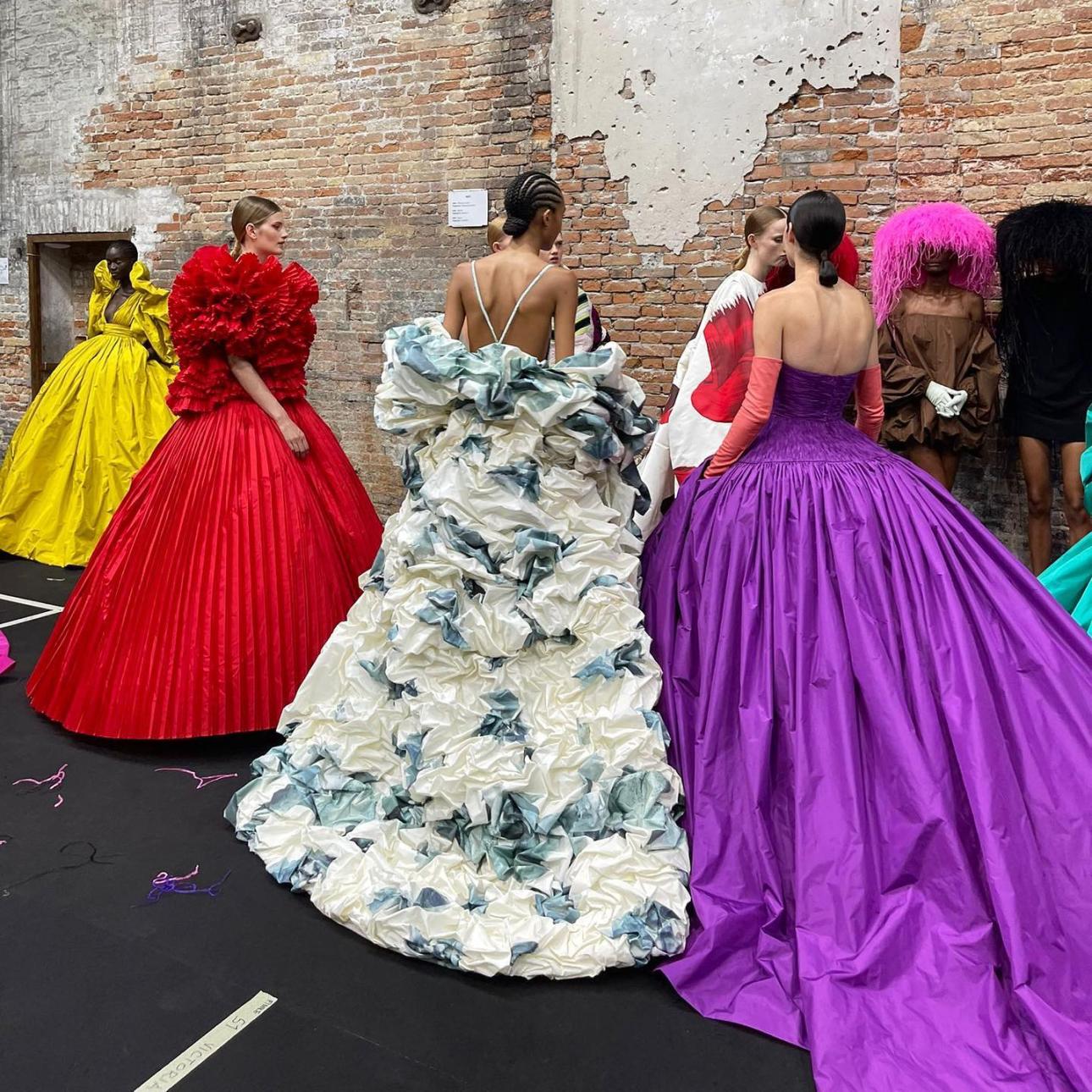 Backstage Valentino «Des Ateliers» 2021/Φωτογραφία: IG @pppiccioli