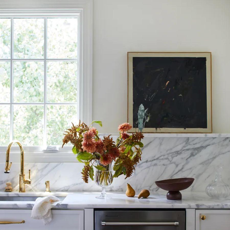 Έργο τέχνης στην κουζίνα/ Φωτογραφία: Harper Harris Design