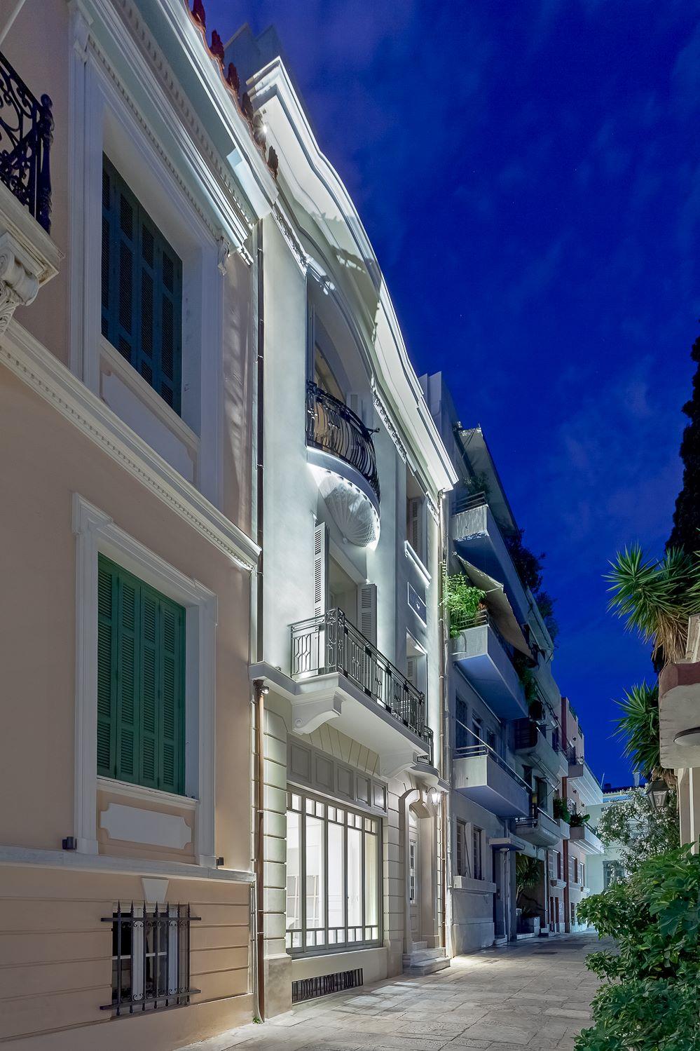 Άποψη του σπιτιού από το επίπεδο του δρόμου/ Φωτογραφία: Μαριάνα Μπίστη 