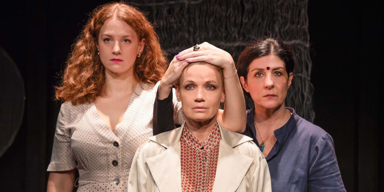 Οι πρωταγωνίστριες της παράστασης/ Φωτογραφία: Άννα Μαρία Πετροπούλου  