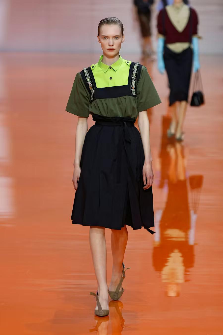 Ψηλόμεση φούστα από τον οίκο Prada/Φωτογραφία: Prada