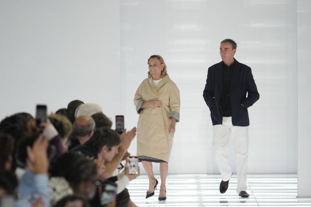 Οι co-creative directors του οίκου Prada, Miuccia Prada και Raf Simons/ AP Images 