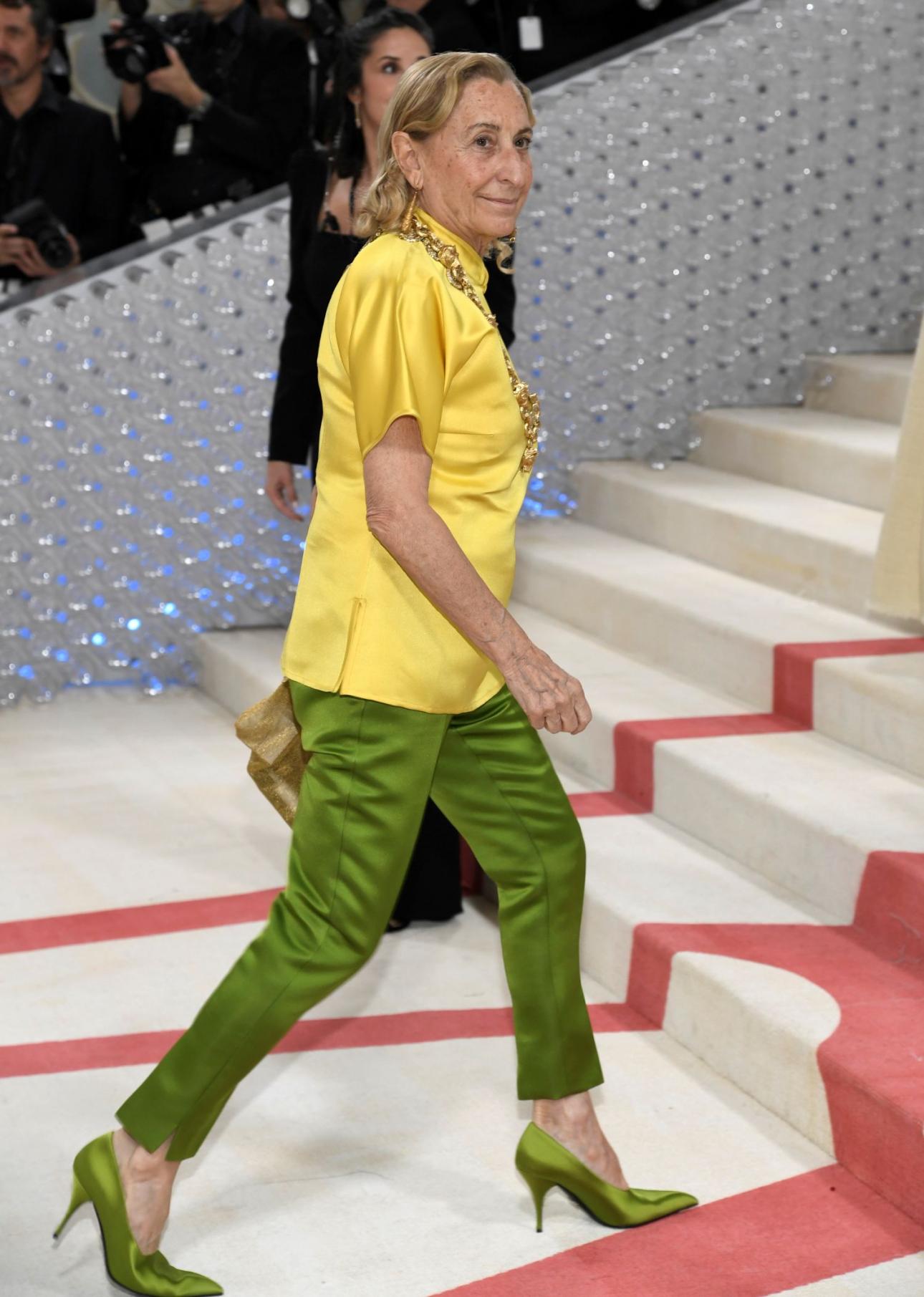 Η Miuccia Prada σε γκαλά του Metropolitan Museum, στην έκθεση «Karl Lagerfeld: A Line of Beauty» το 2023/Φωτογραφία: AP Images