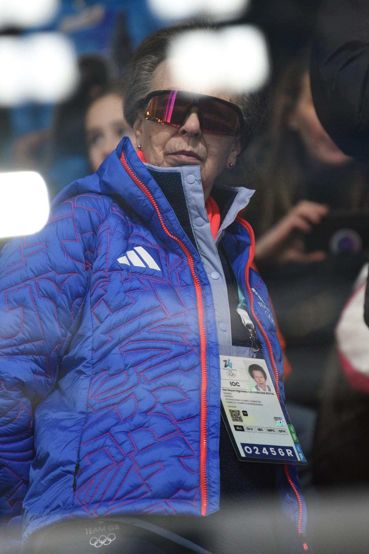  Η πριγκίπισσα Άννα στις κερκίδες των Χειμερινών Ολυμπιακών Αγώνων με τα ποδηλατικά γυαλιά που έκλεψαν την παράσταση. 