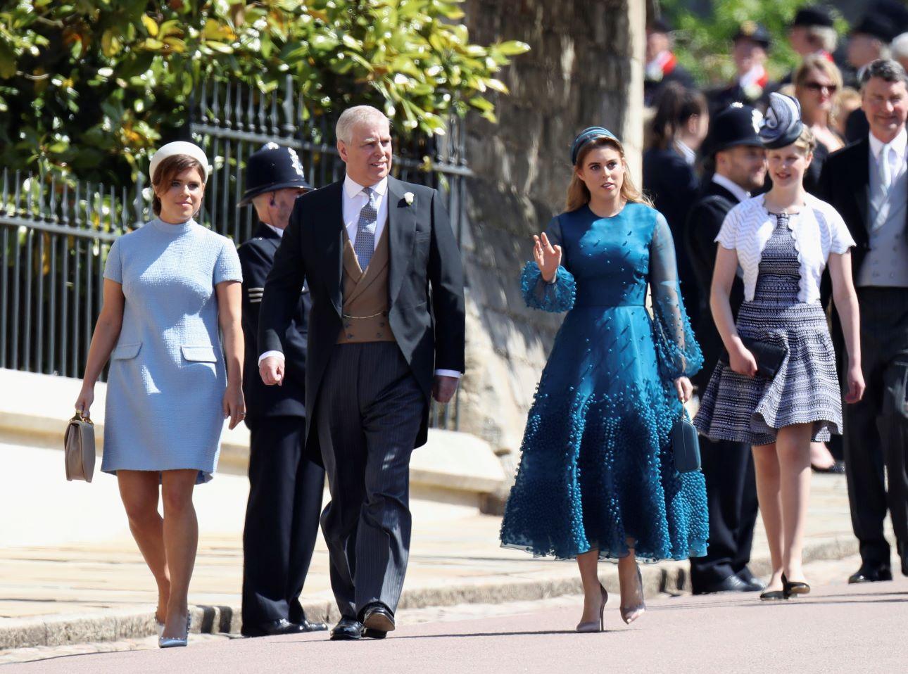 Ο πρίγκιπας Άντριου με τις κόρες του, Ευγενία και Βεατρίκη/ Φωτογραφία: AP 