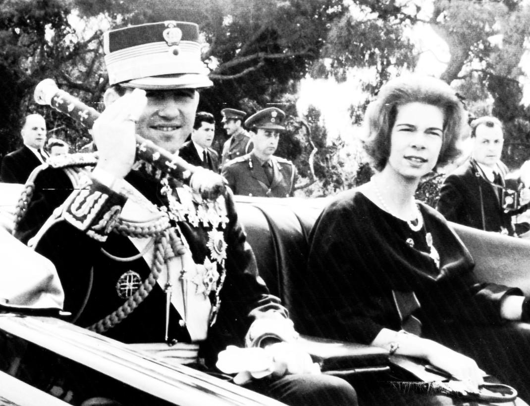 Η πριγκίπισσα Ειρήνη με τον αδελφό της, βασιλιά Κωνσταντίνο / Φωτογραφία: AP 