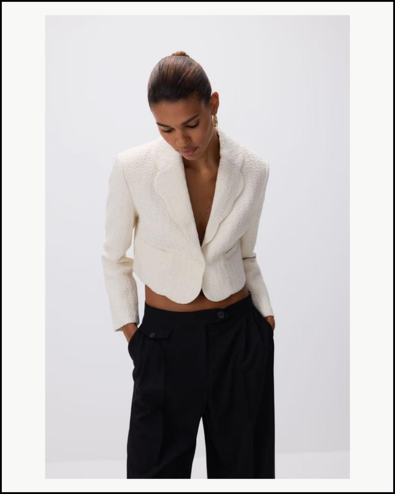 Κοντό σακάκι, €59,99, Reserved, reserved.com