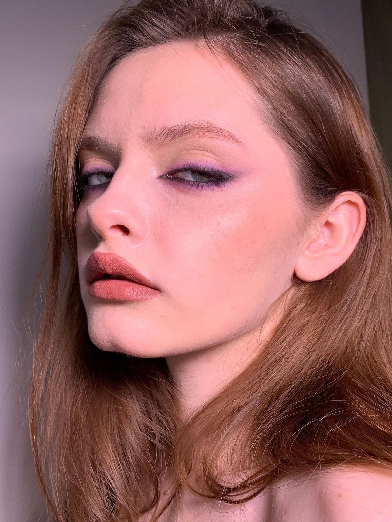 Purple makeup/Φωτογραφία: Pexels 