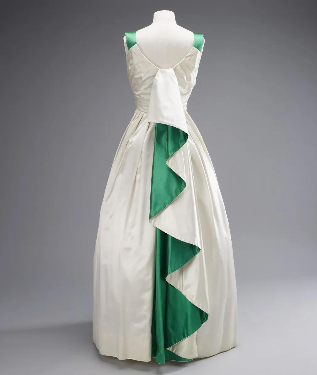 Βραδινή τουαλέτα, Norman Hartnell, 1961/ Royal Collection Trust