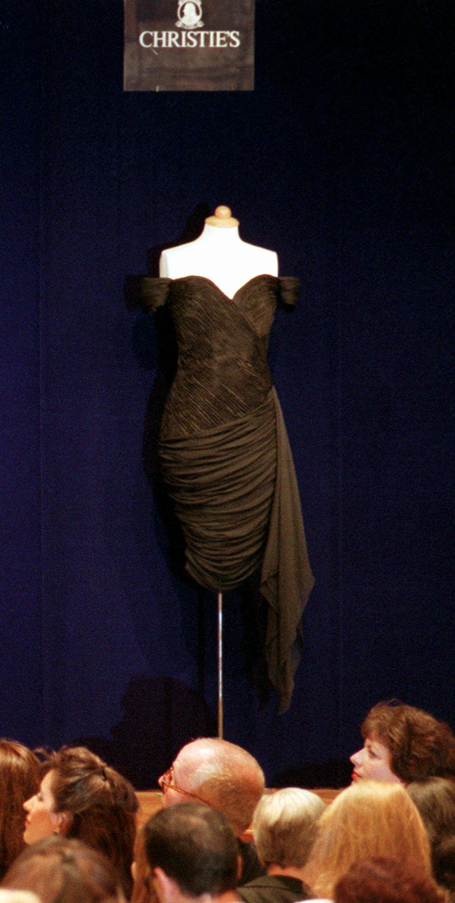 Το revenge dress σε δημοπρασία του 1997/ AP Images