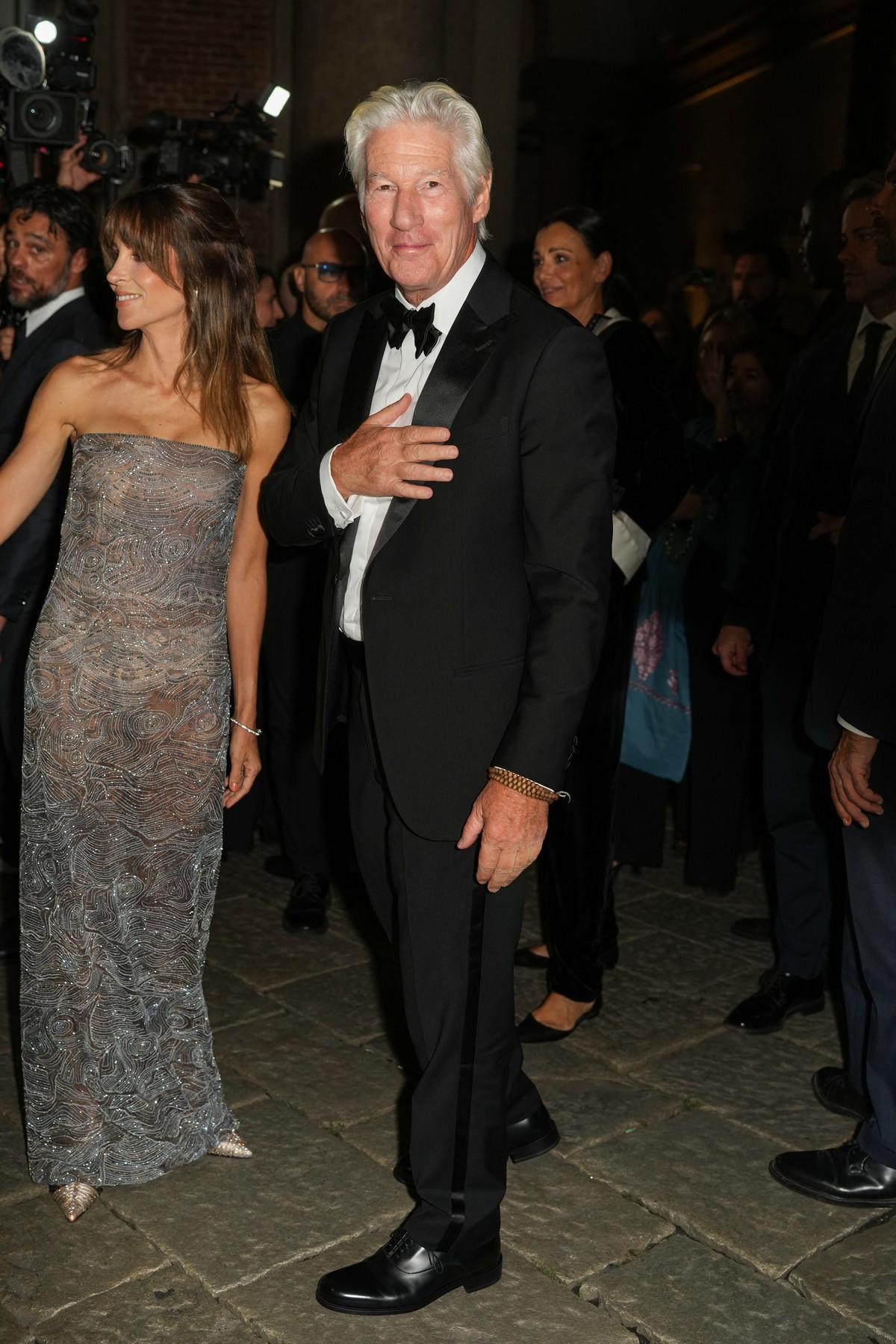  Ο Richard Gere ανάμεσα στους καλεσμένους της επίδειξης Giorgio Armani στο Μιλάνο. 
