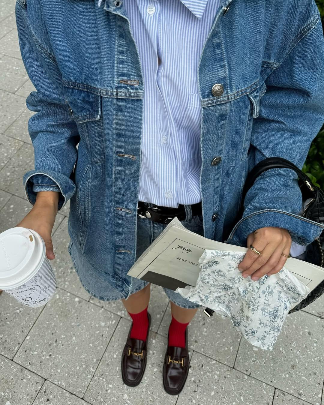 Με total τζιν σύνολο/Φωτογραφία; Instagram/ andiwashington_ 