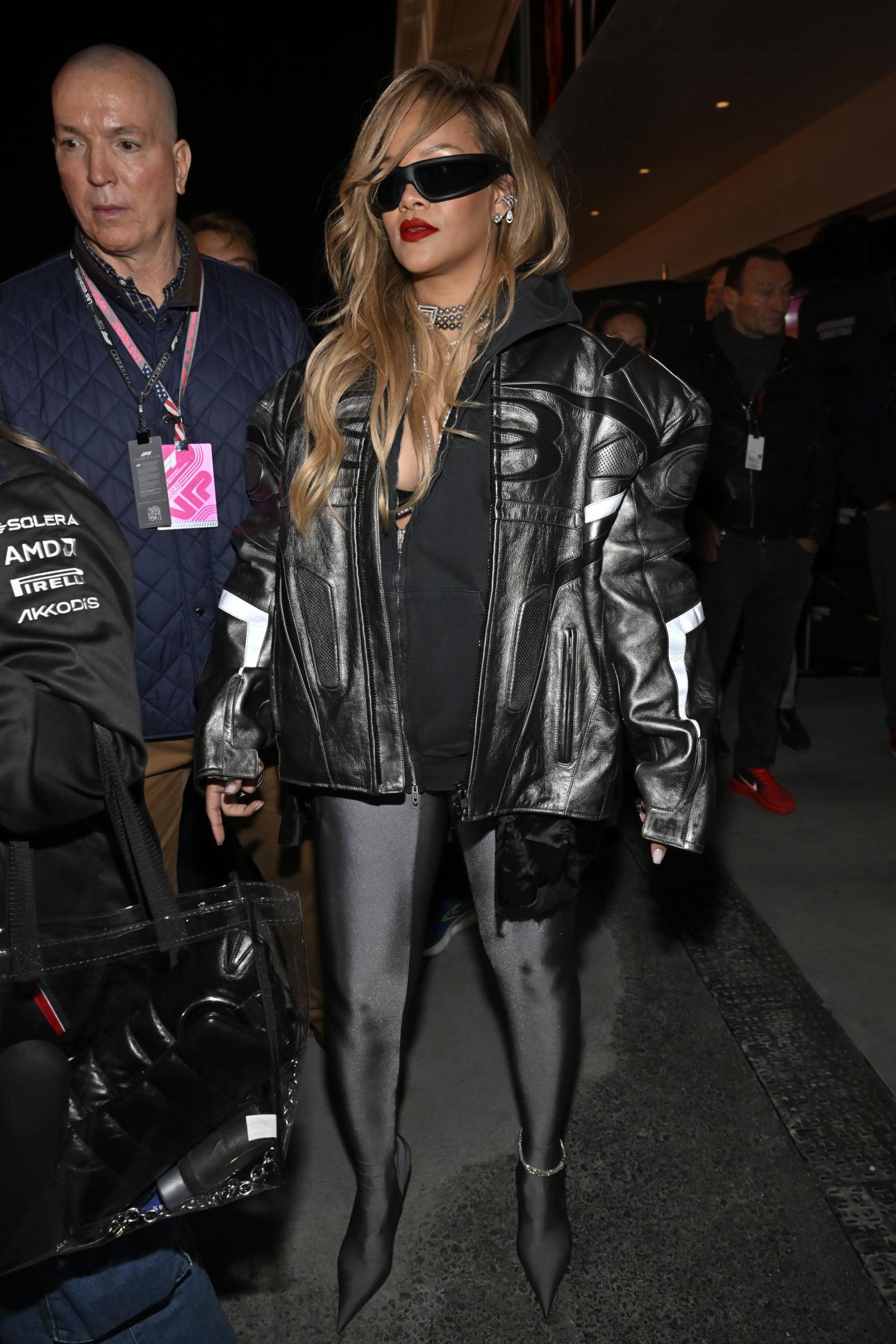  Η Rihanna παρακολούθησε το Grand Prix της Formula 1 στο Λας Βέγκας, τον Νοέμβριο του 2023, επιβεβαιώνοντας για ακόμη μία φορά τον τίτλο του fashion icon./Getty Images