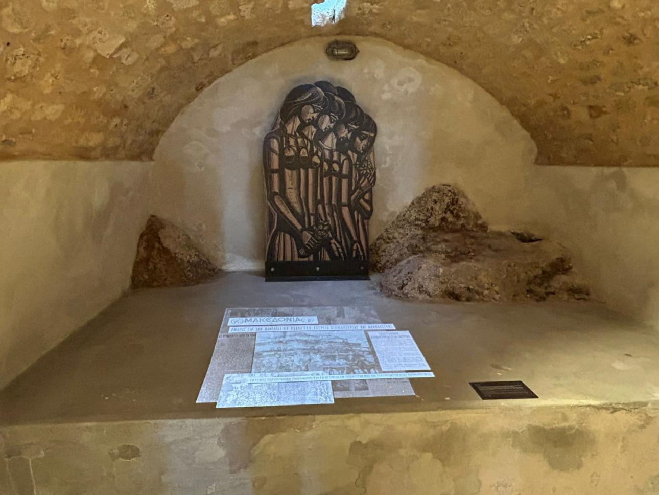  Το σπίτι του Γιάννη Ρίτσου, όπου ο χώρος διατηρεί ίχνη από τη ζωή και το έργο του ποιητή. 