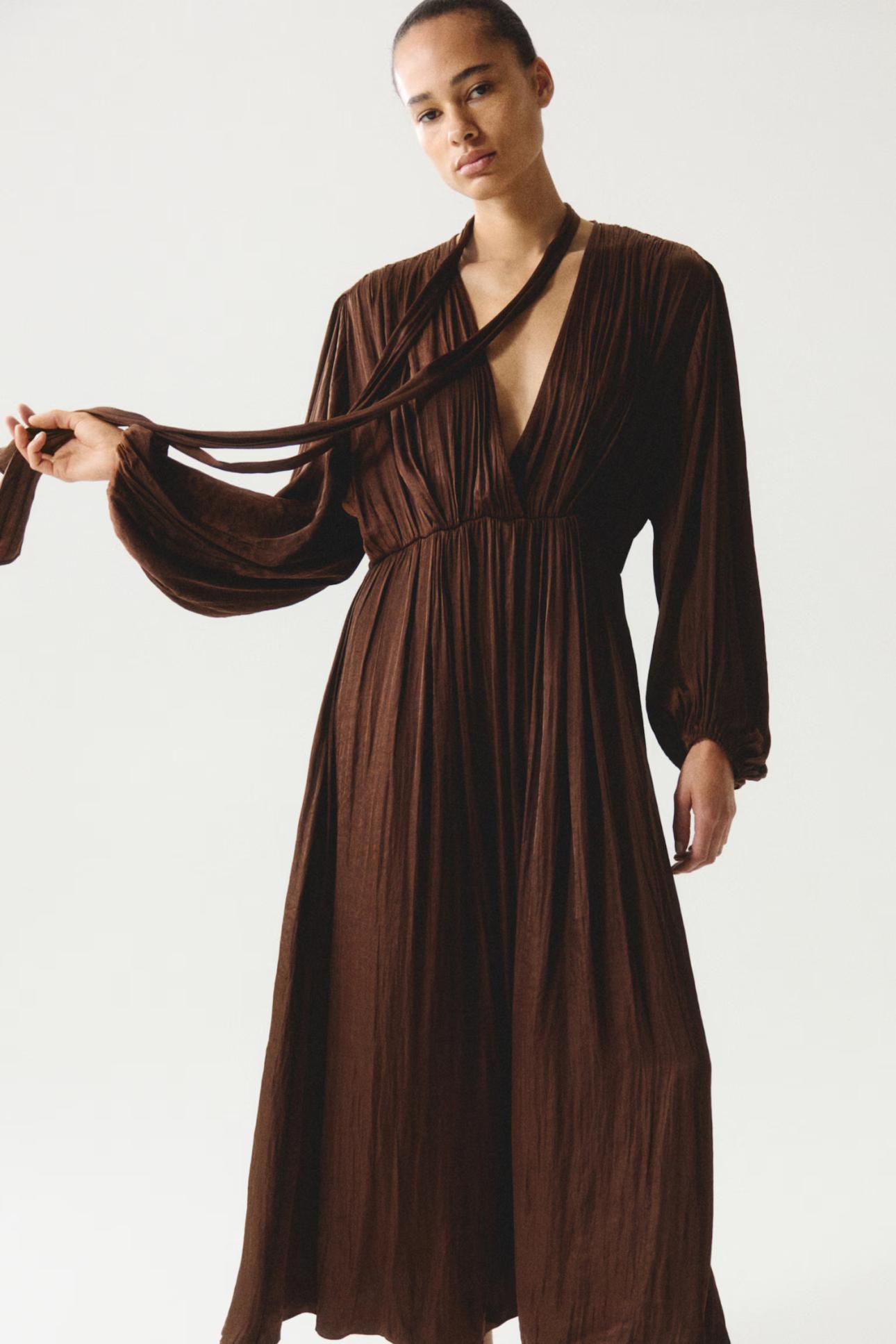 Ρομαντικό φόρεμα από τα H&amp;M (€39,99)
