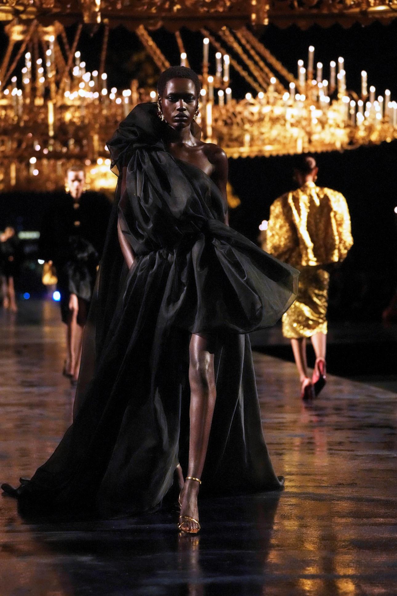 Saint Laurent S/S 2027/ AP Images