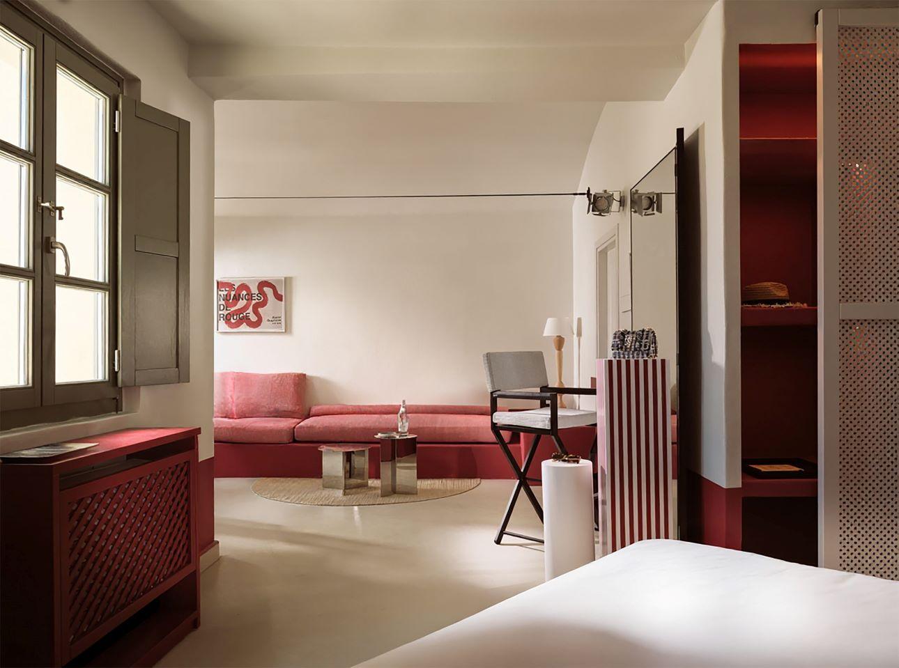 Τα δωμάτια έχουν σχεδιαστεί σαν μικρά σκηνικά φωτογράφισης μόδας. 