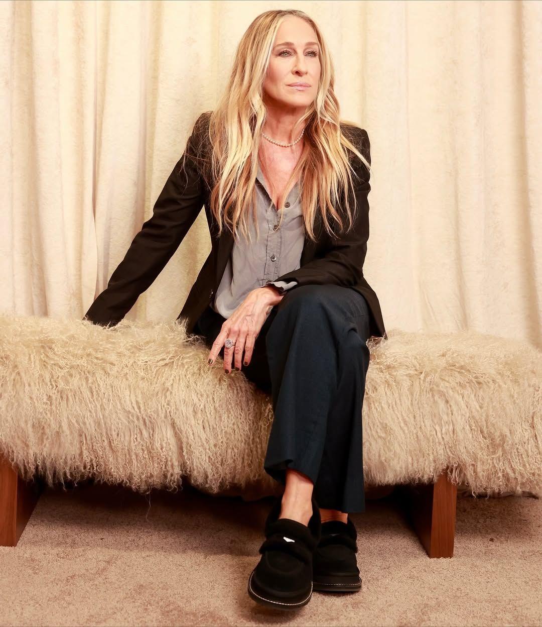 H Σάρα Τζέσικα Πάρκερ με τα Ugg loafers/ Φωτογραφία: Instagram/ @sarahjessicaparker