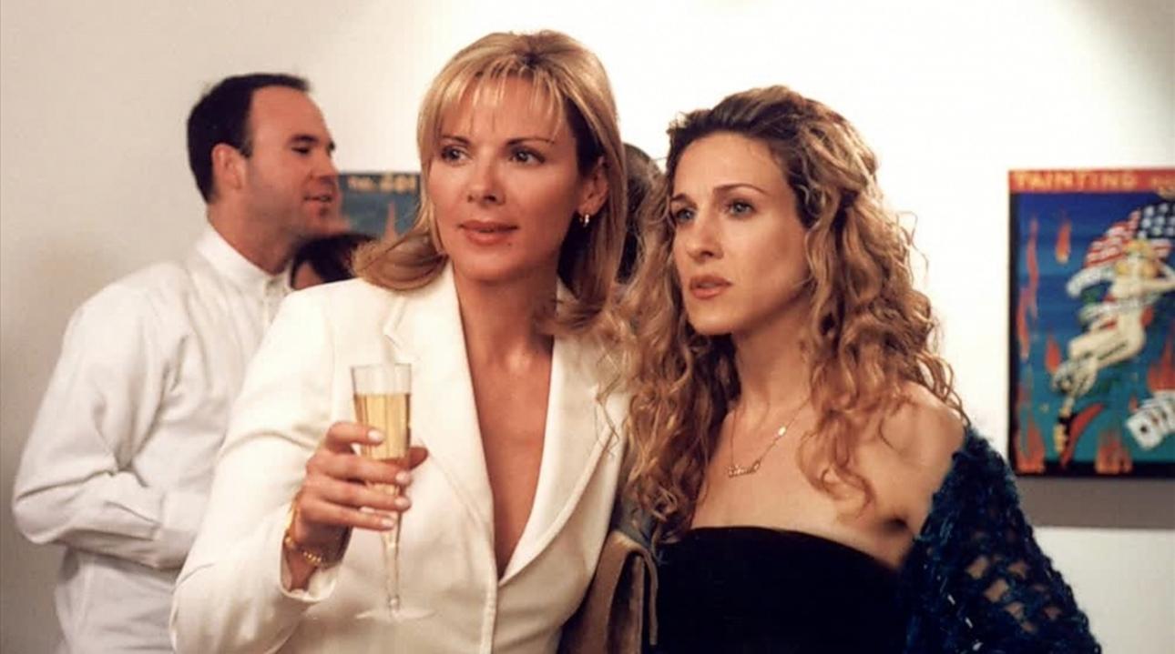 Η Κιμ Κατράλ με την Σάρα Τζέσικα Πάρκερ στο «Sex and the City»/Φωτογραφία:IMDB
