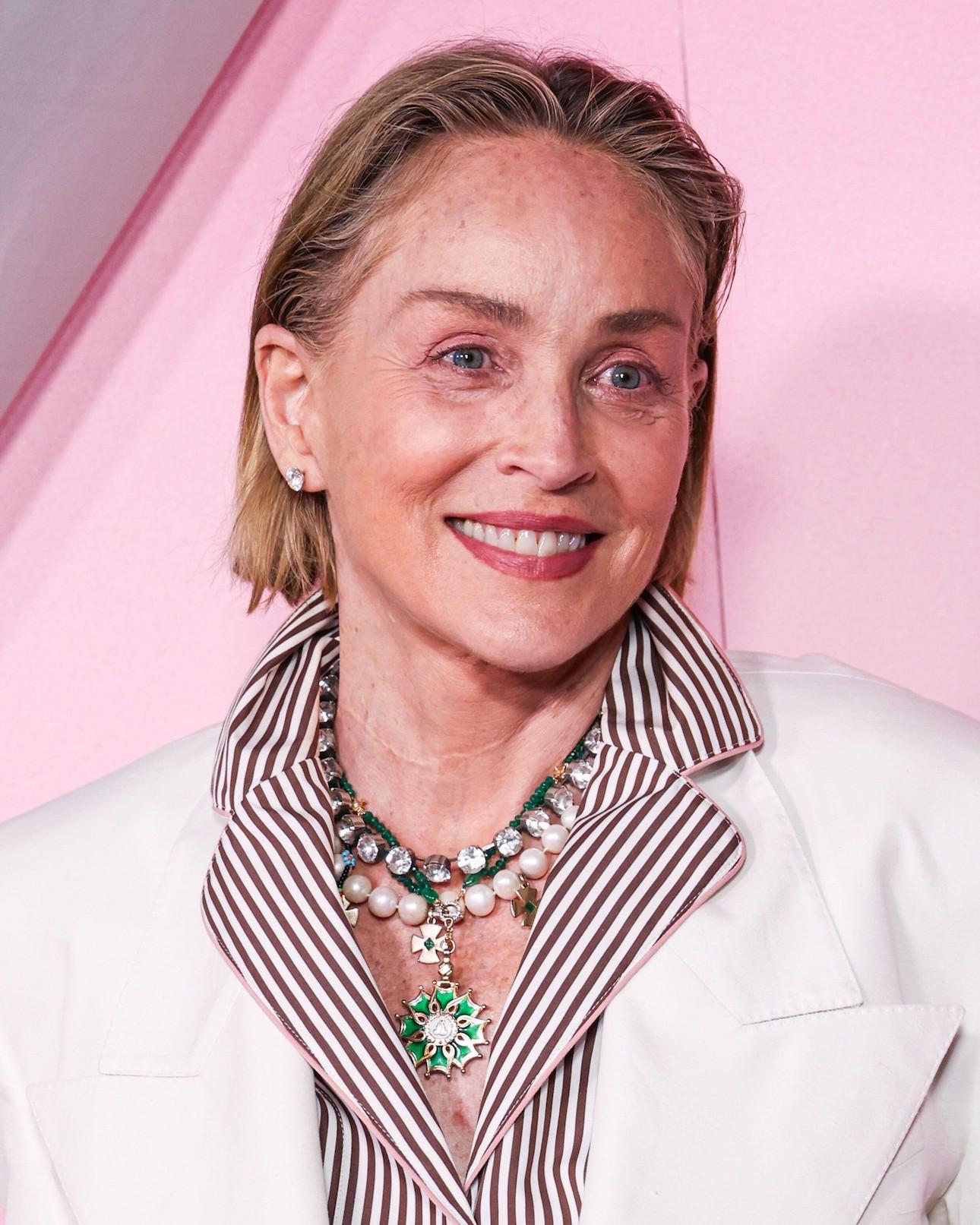 Μετά τα 60, το μακιγιάζ θέλει μέτρο, τόσο στα χρώματα όσο και στην ποσότητα. / photo credit: Profimedia 