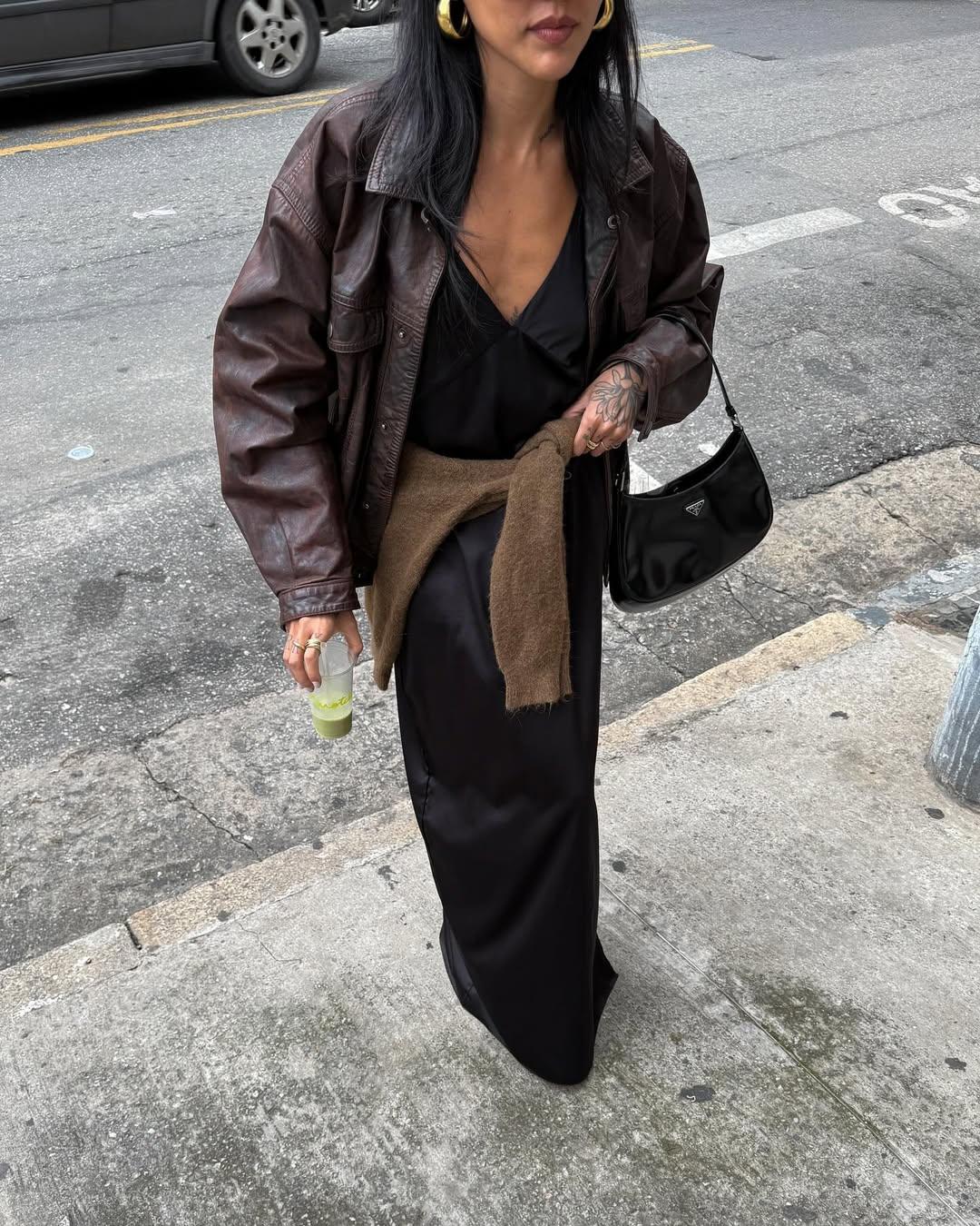 Slip dress το φθινόπωρο/ Φωτογραφία: Instagram/ @lucianes