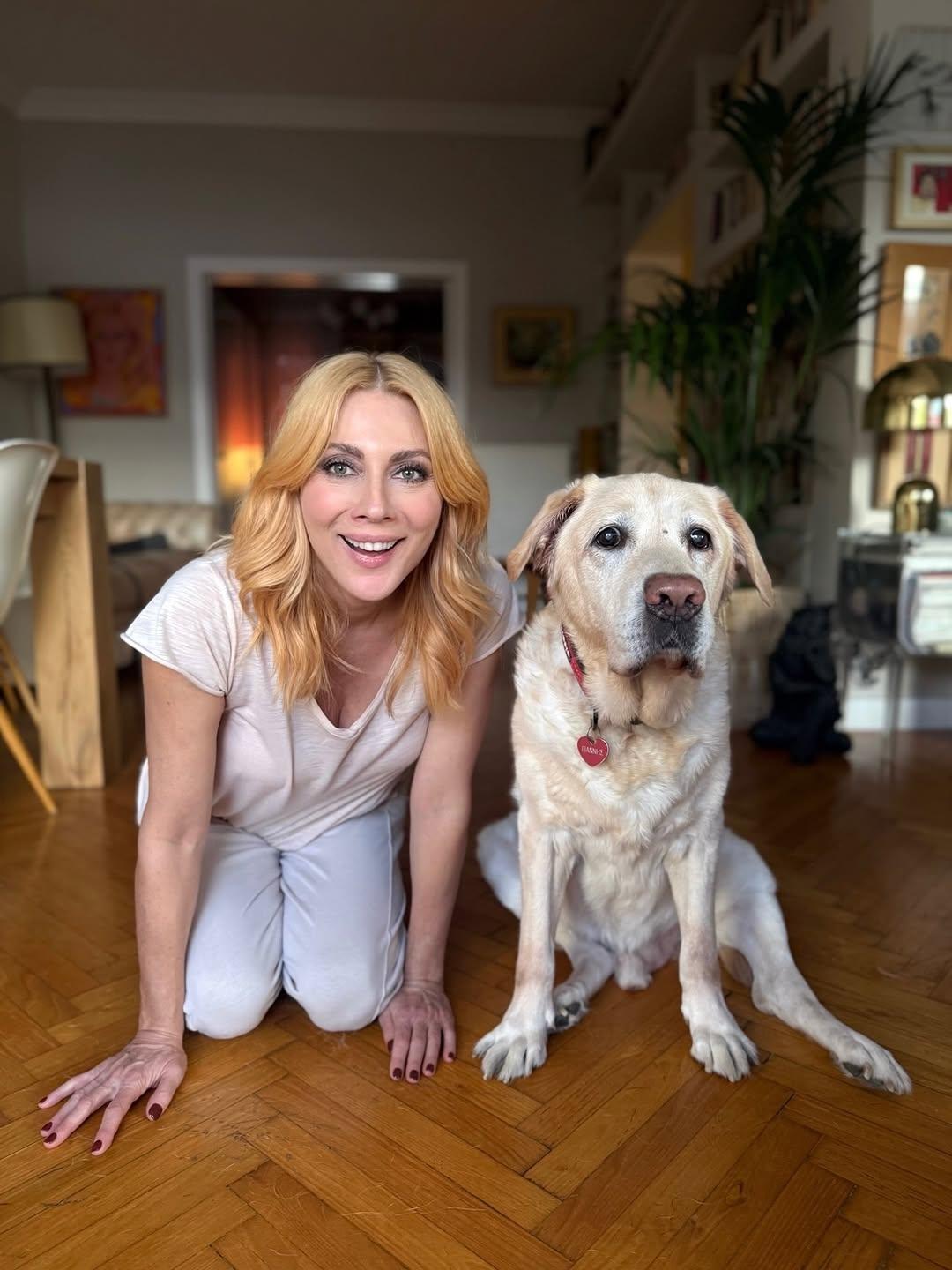 Το σαλόνι της Σμαράγδας Καρύδη/ @smaragda_karidi_official